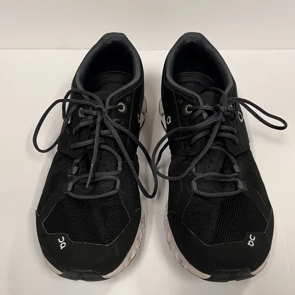 On Running On Cloud Sneakers - Classic Black and White Size 7.5 - Picture 3 of 13